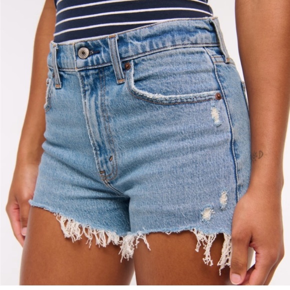 Abercrombie & Fitch Pants - Abercrombie & Fitch High Rise Mom Shorts - 4 inch